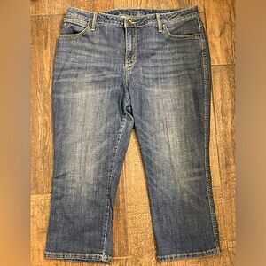 Aura by Wrangler Cropped Jeans Size 16